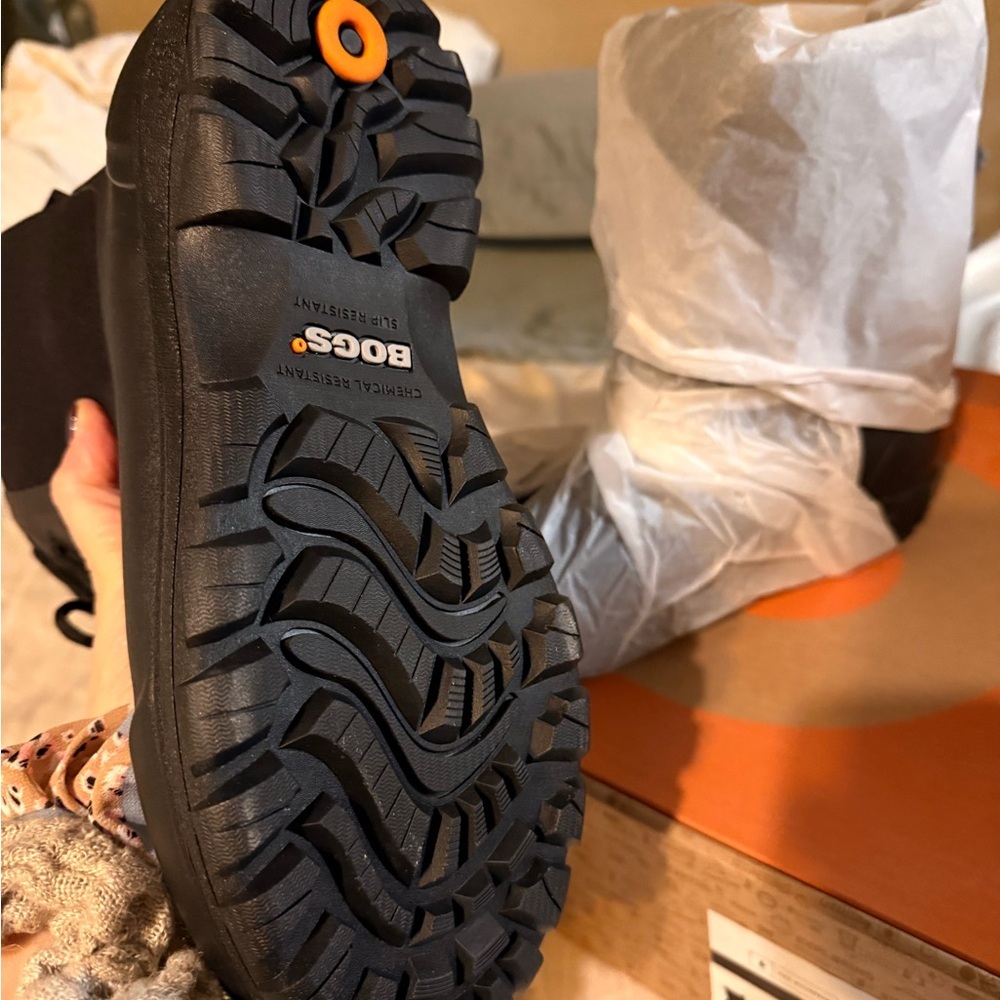 BOGS Men's Black Mauve Snow Boots - Picture 2 of 4